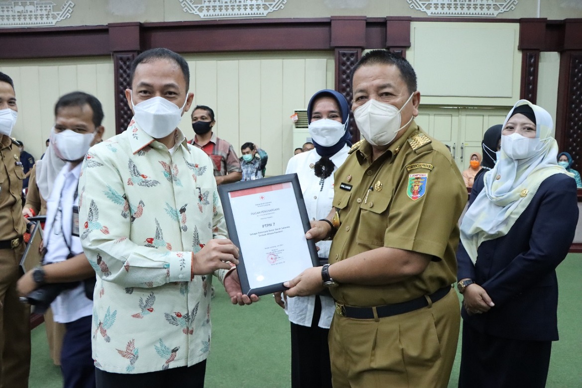 PTPN VII Terima Penghargaan Pendonor Terbaik Dimasa Pandemi